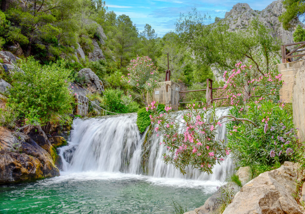 Paisaje de las Fuentes del Algar ideal para grupos y autobuses cerca del Algar de Don Joan