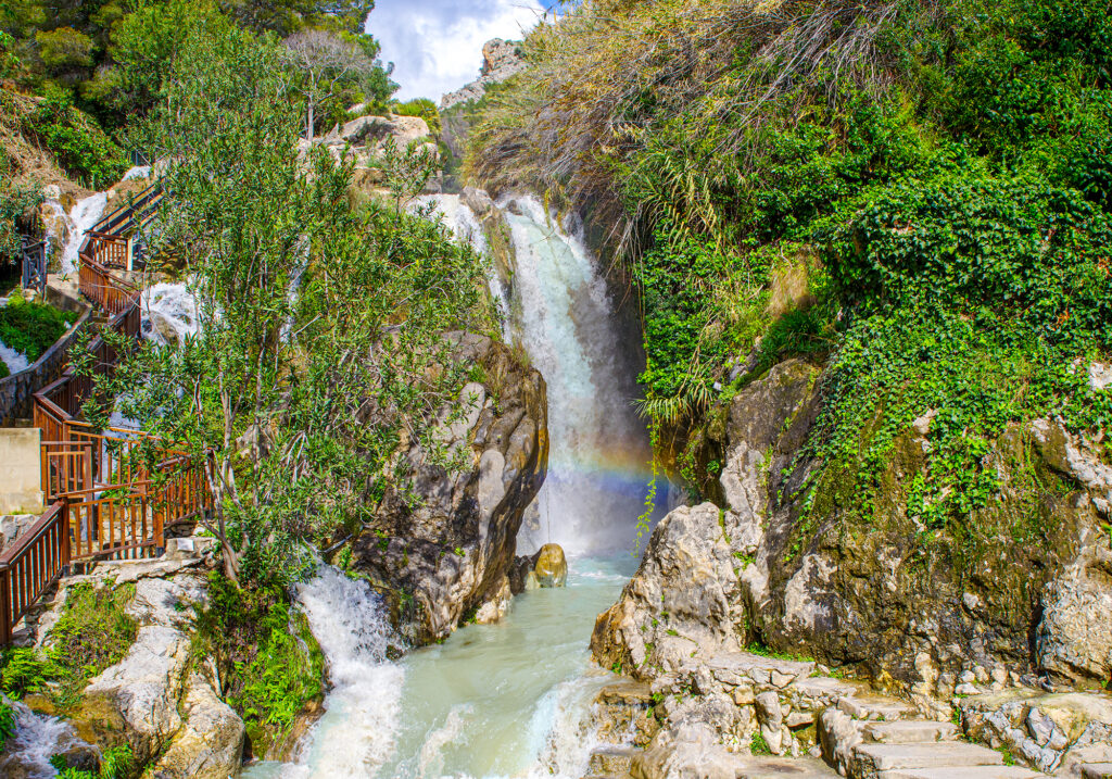 Las Fuentes del Algar en Callosa d’en Sarrià, punto clave de excursiones y viajes organizados que combinan la visita con los menús para grupos del Restaurante El Algar de Don Joan.