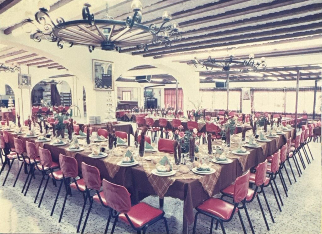 Comedor del restaurante tras su ampliación en los años 80